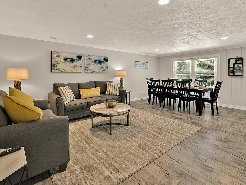 Open floor living/dining/kitchen