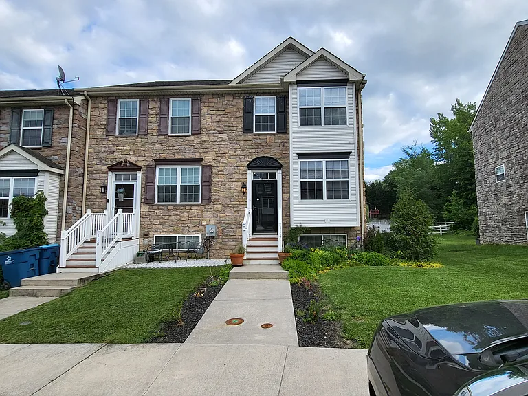 114 Vince Dr — Photo 2