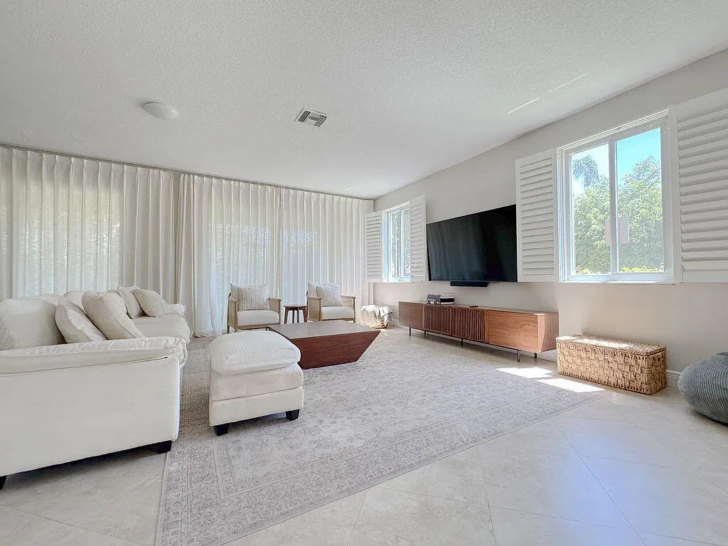 3 bed, 2.5 bath, 2020 sqft, $5,500 — Photo 1
