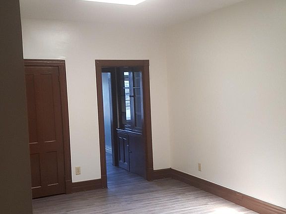 3rd image of 426 1/2 Warren St APT 3