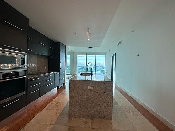 4th image of 900 Biscayne Blvd #29040
