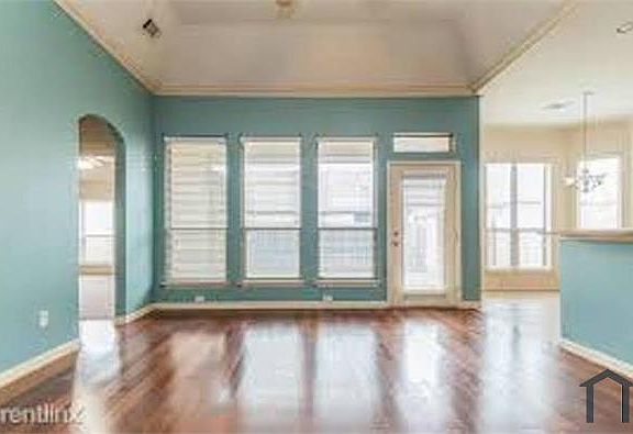 3rd image of 10613 Braewood Dr