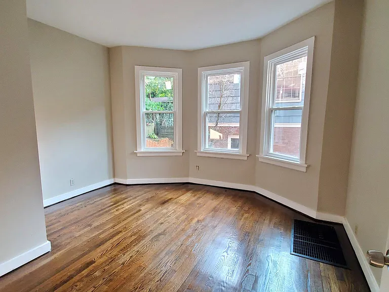 703 Riddle Rd — Photo 2