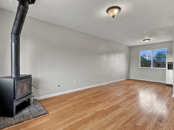 5th image of 246 Middle St