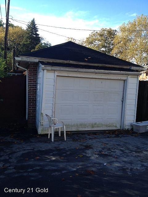 2nd image of 17 E Court Blvd