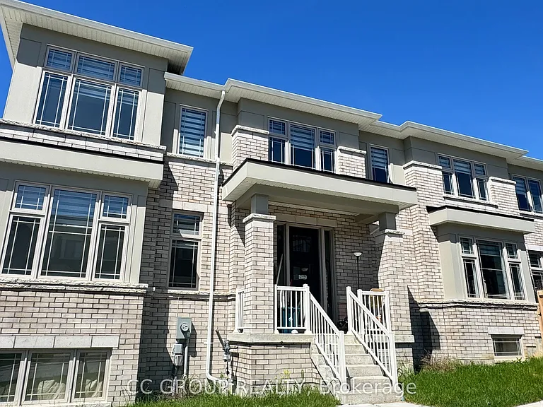 1032 Crowsnest Holw — Photo 2