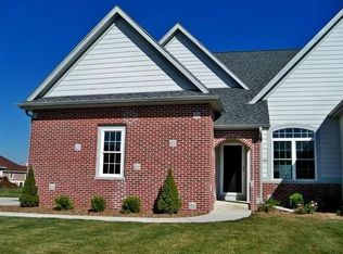 9040 S Cordgrass Cir W, Franklin, WI 53132