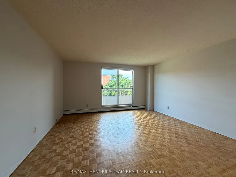 39 Leaside Dr #409 — Photo 4