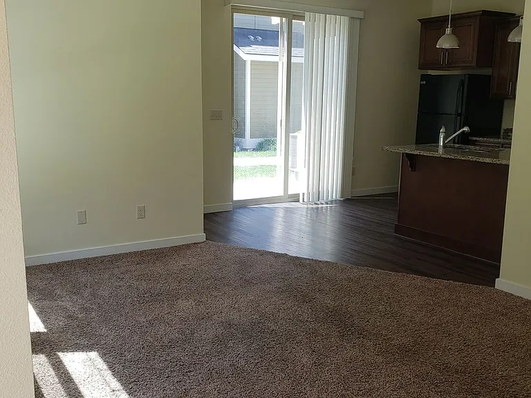 1530 W Ann Taylor St #U — Photo 2