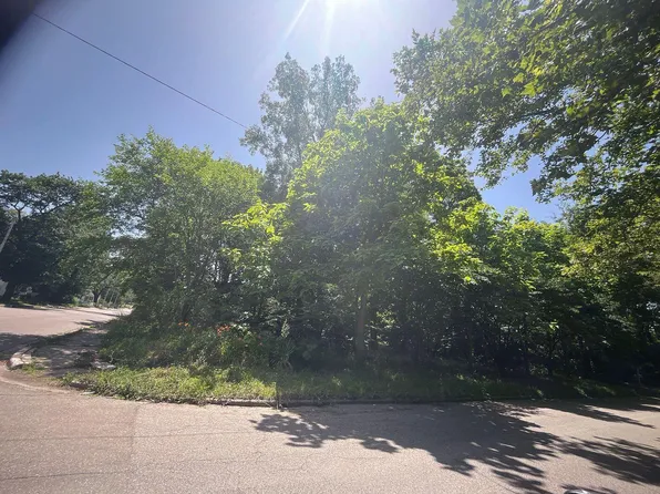 1320 Bryant St, Kalamazoo, MI 49001