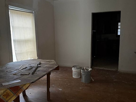 3rd image of 712 W 12th St