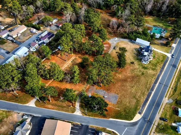 L1 Taylor St #1, Chincoteague Island, VA 23336