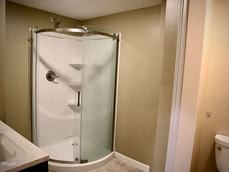 549 Lakeview Dr W — Photo 28