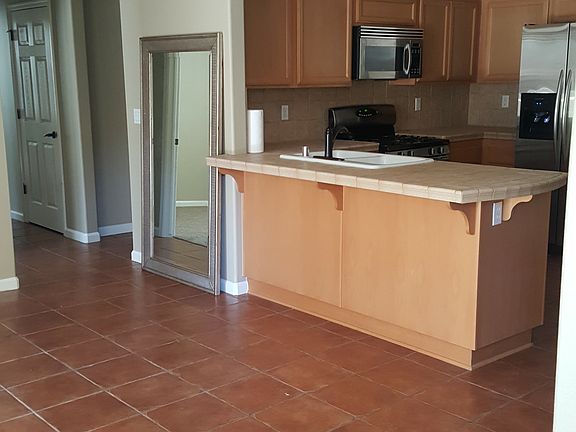 4th image of 610 Sunrise Dr Unit 2G