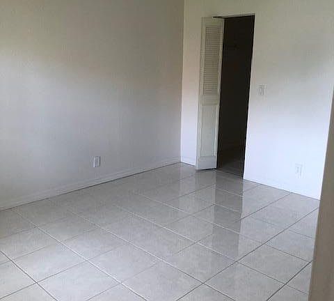 3rd image of 195 Lake Carol Dr