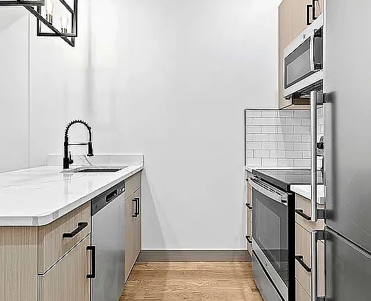 3rd image of 162 Cornelia St #2A