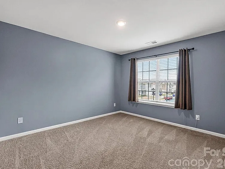 405 Bennington Dr — Photo 7