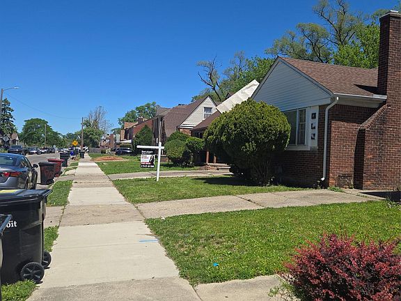 5th image of 16568 Ward Ave