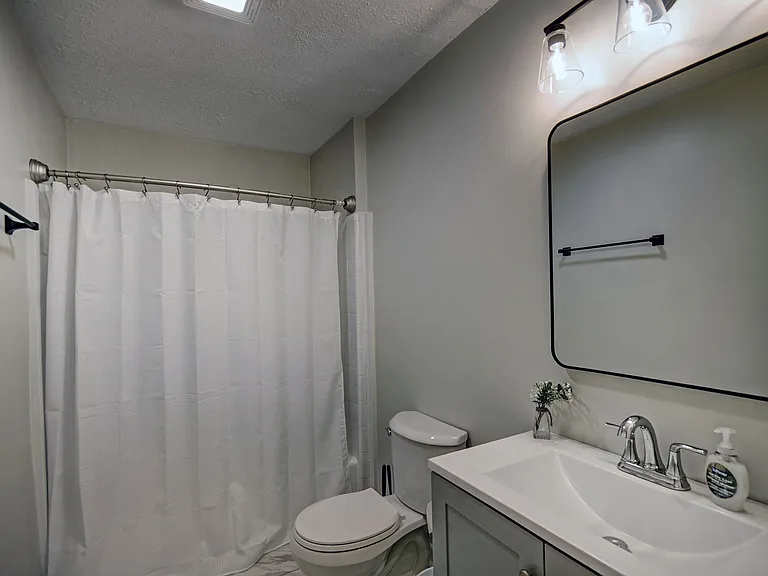 804 Monroe St — Photo 6
