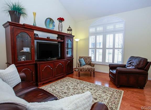 4th image of 1002 Southwinds Dr