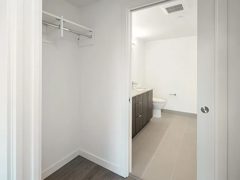 1060 Churchill Cres — Photo 34