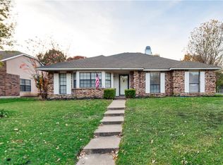 301 Diamond Dr, Desoto, TX 75115