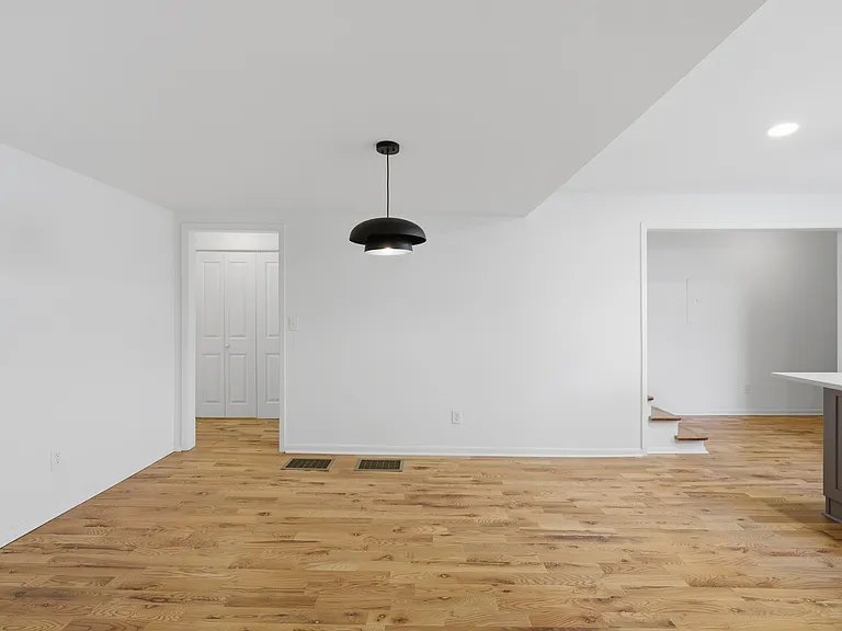 2413 Charleston Oaks Ln — Photo 9