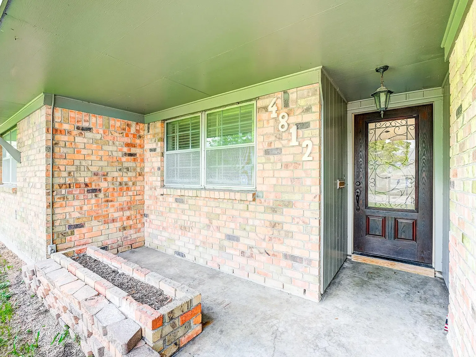 3 bed, 2.0 bath, 1355 sqft, $2,000 — Photo 4