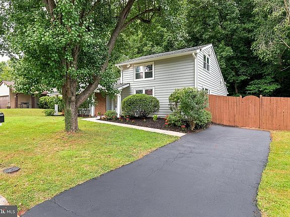 2nd image of 316 Sugarland Run Dr
