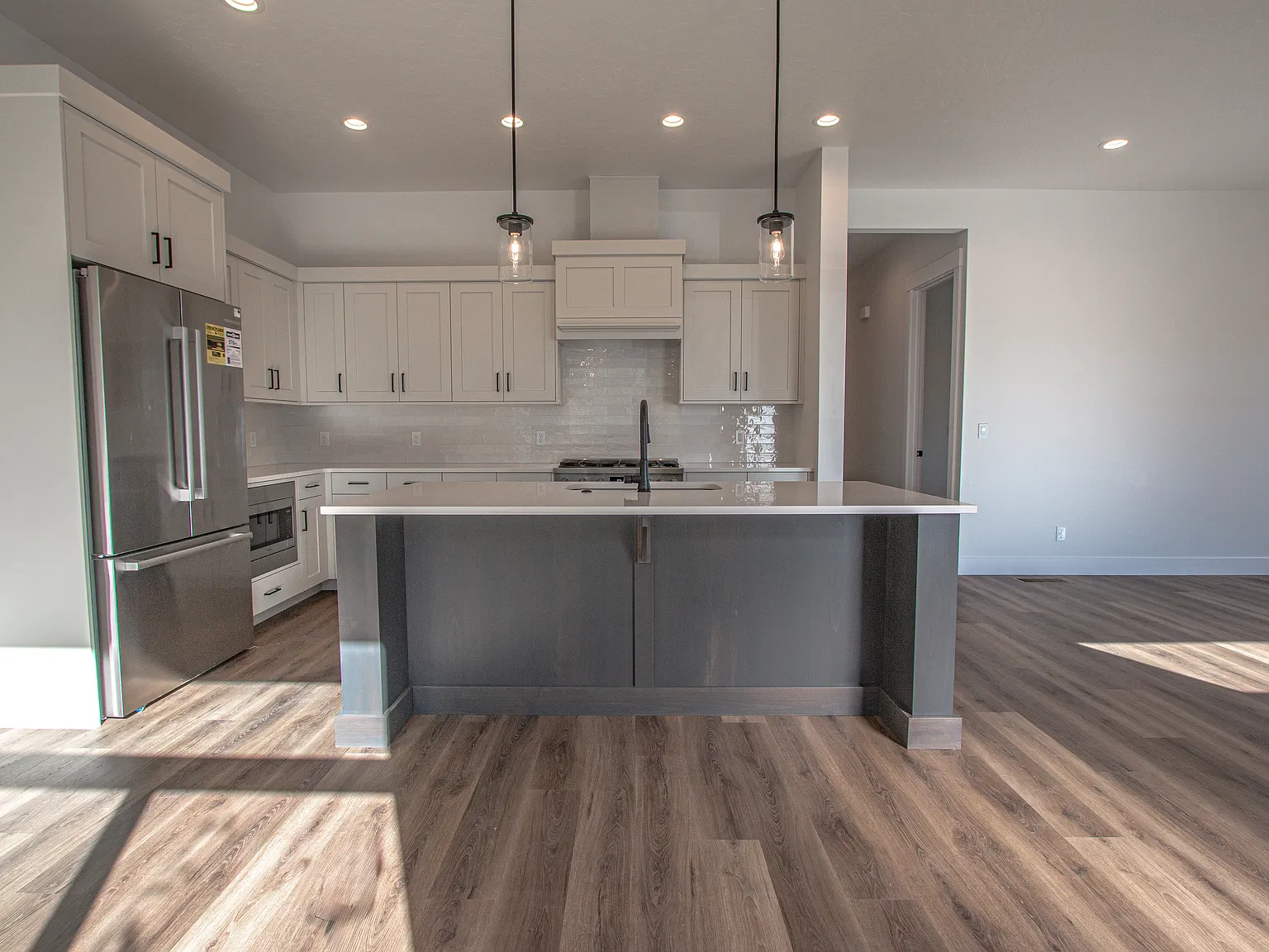 3 bed, 2153 sqft, $2,550 — Photo 2