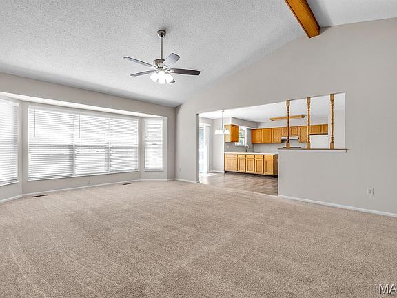 5th image of 882 Sara Beth Ct