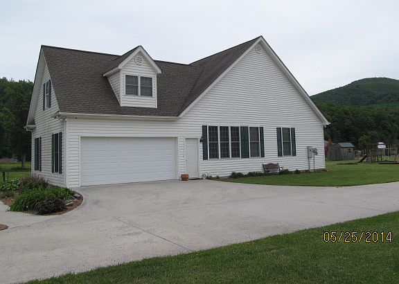 3rd image of 168 Carriage Ln