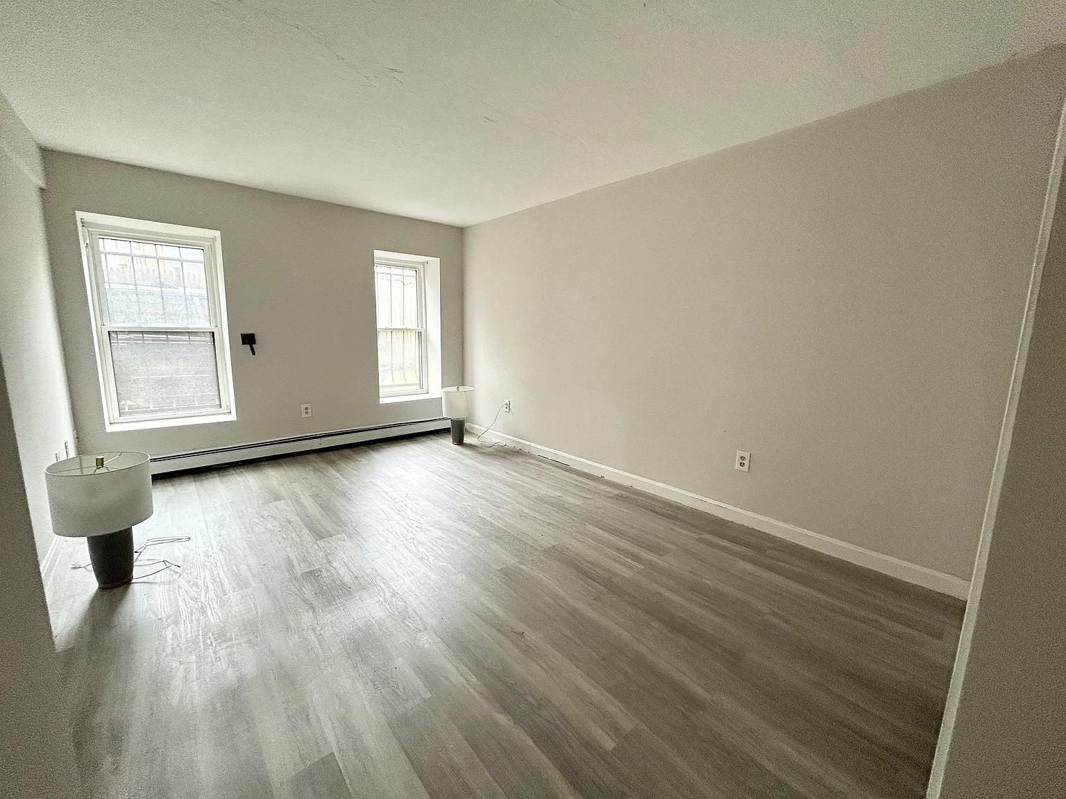 3 bed, 9999 sqft, $4,200 — Photo 2