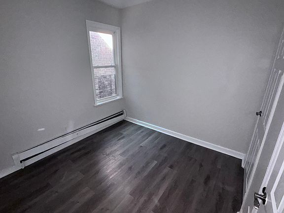 4th image of 17 Earl St #2R