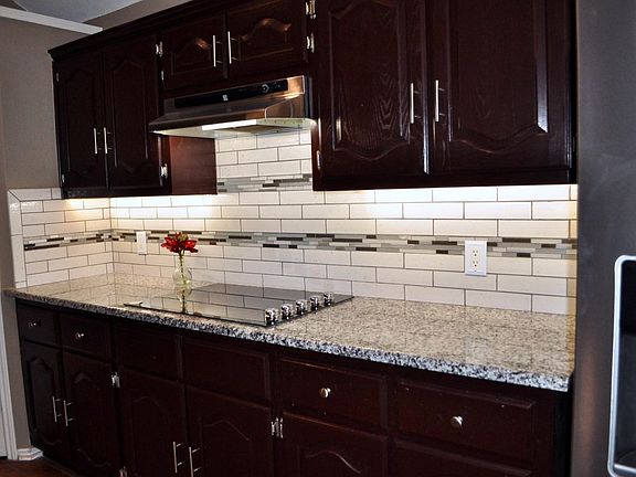 3rd image of 1808 Thornhill Way