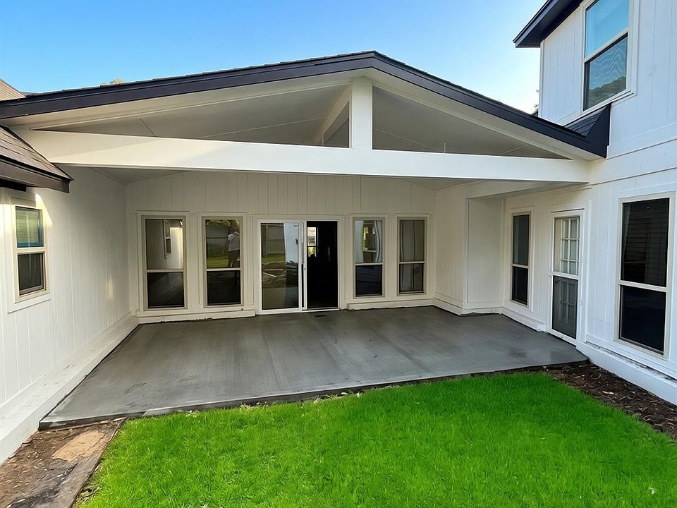 2nd image of 1031 Richelieu Ln