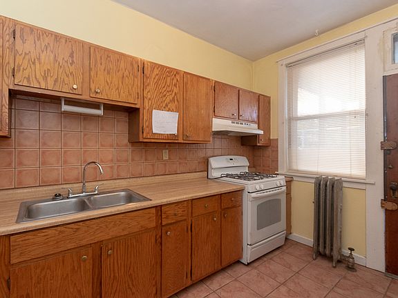 2nd image of 4418 N Wolcott Ave APT 3
