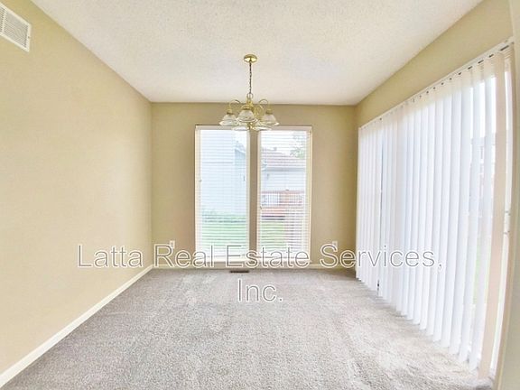 5th image of 623 NE Swann Cir