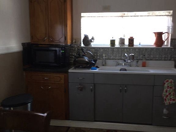 3rd image of 214 S McCracken St