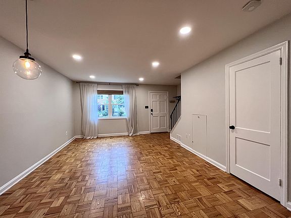 5th image of 37 E Rosemont Ave