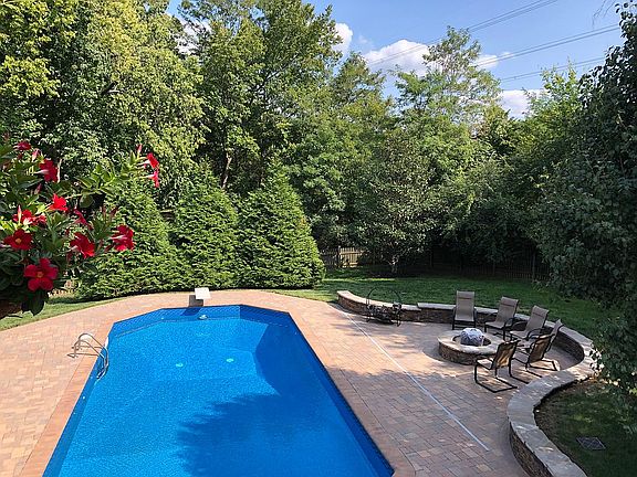 3rd image of 1544 Richlawn Dr