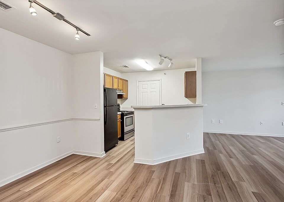 Weston Circle and Wicklow Square Apartments 100 Weston Ln