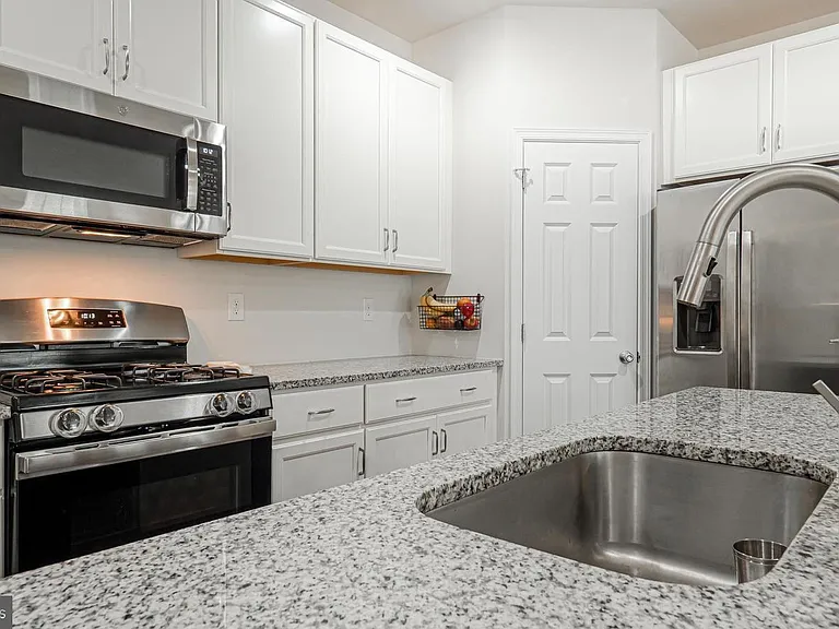 413 N Orchard St — Photo 5