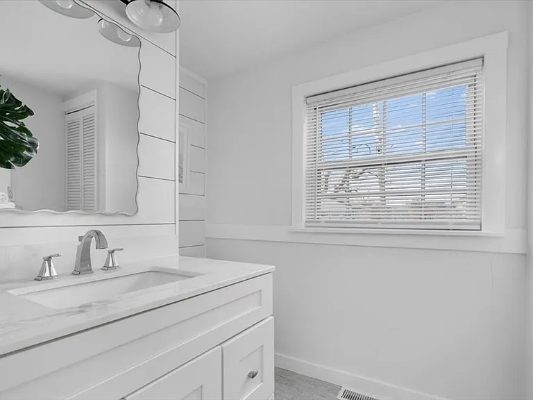 30 Roosevelt Rd #1 — Photo 15