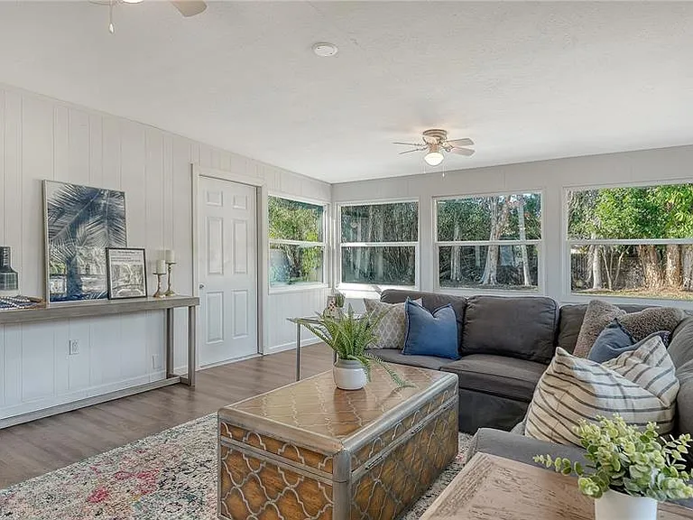 209 Briggs Ct — Photo 14