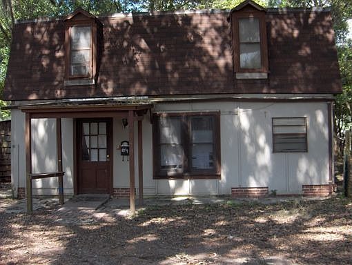 1st image of 627 1/2 SW 12th St