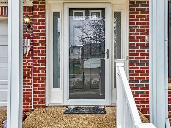 5th image of 105 Jennifer Dr
