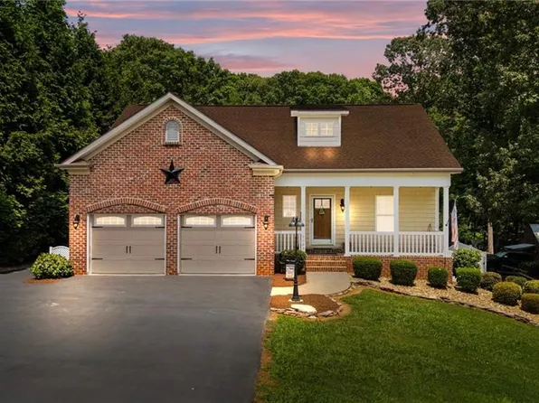8483 Austin Hill Ln, Tobaccoville, NC 27050