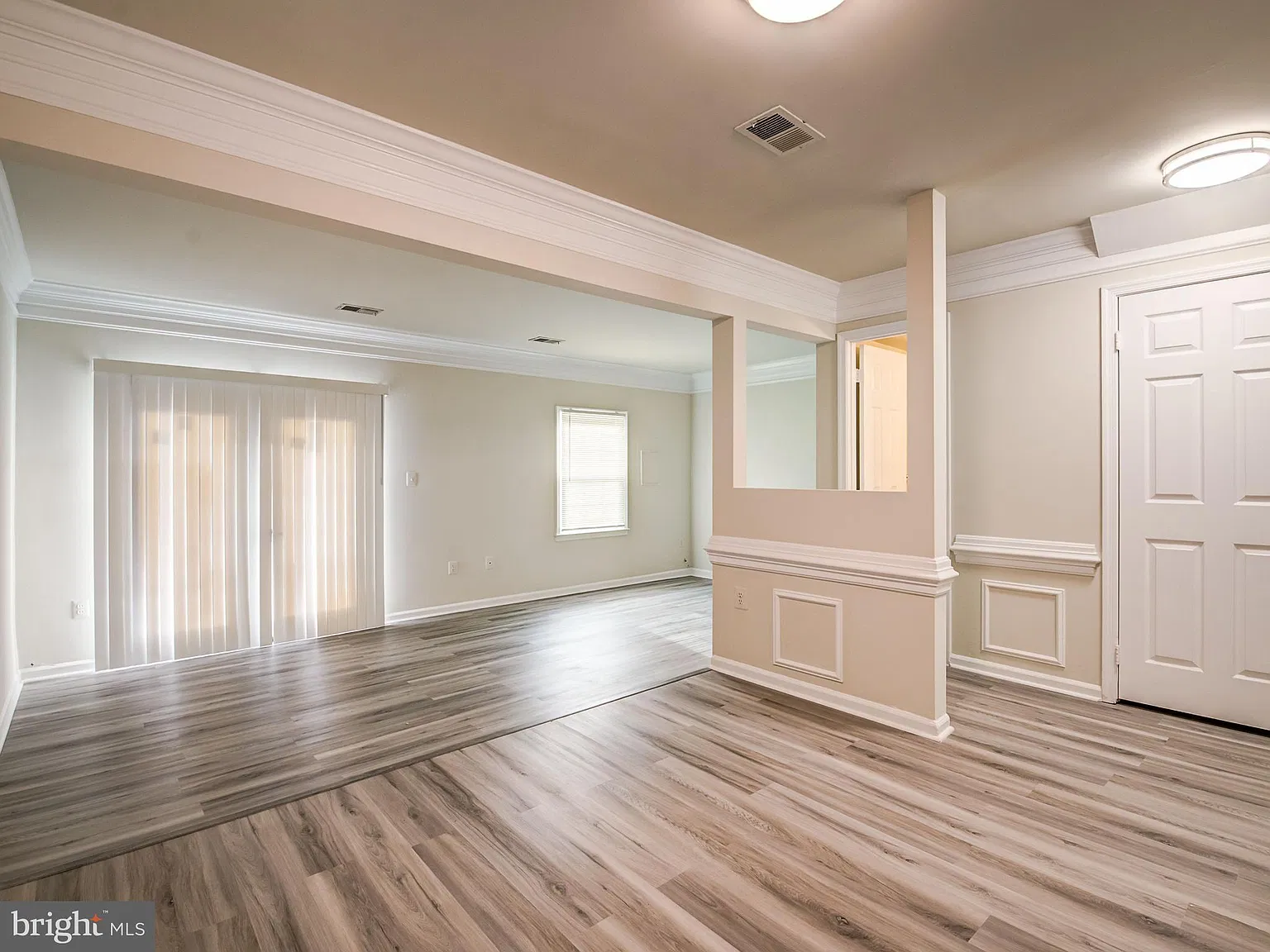 3 bed, 2.5 bath, 1364 sqft, $2,400 — Photo 4