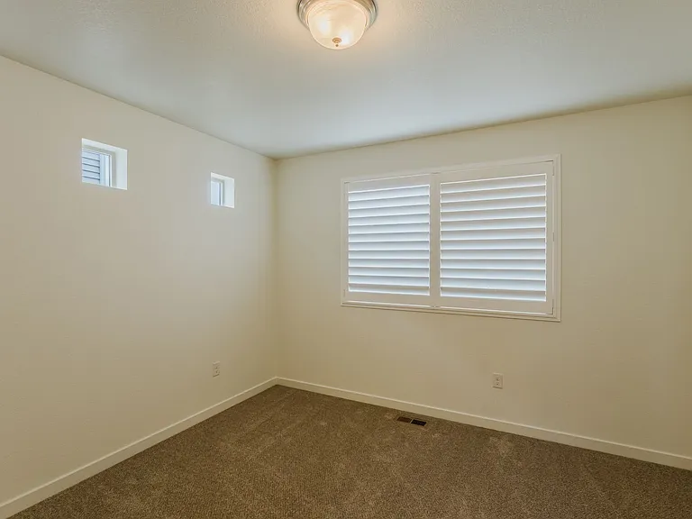 2656 Champagne Ave — Photo 9